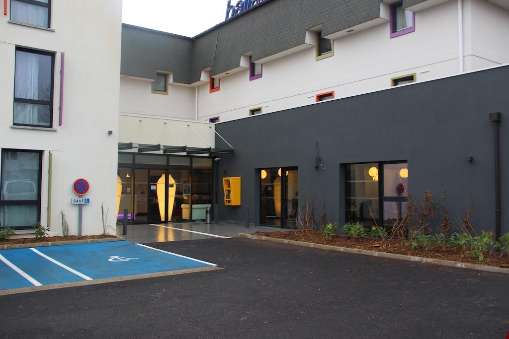 Kyriad Saint Quentin En Yvelines - Montigny Exterior photo