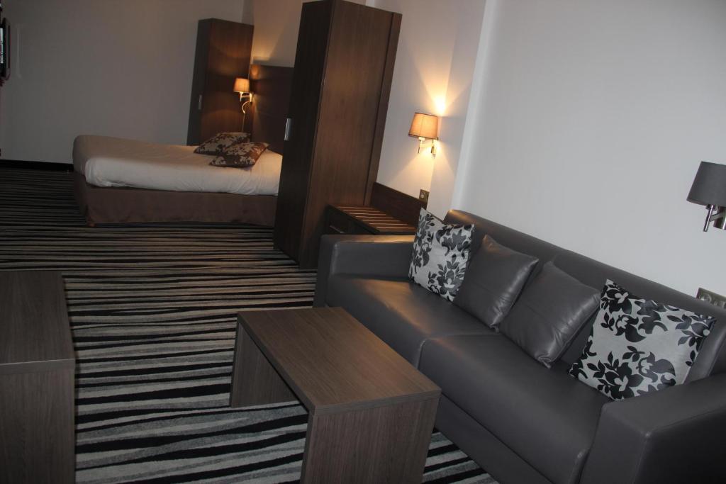 Kyriad Saint Quentin En Yvelines - Montigny Room photo