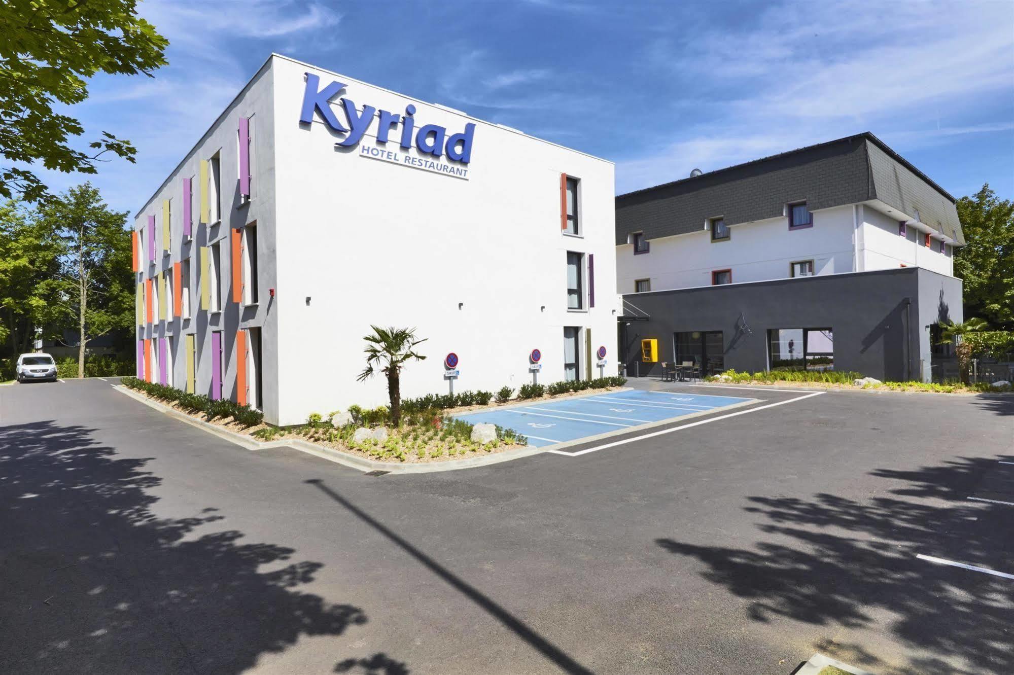 Kyriad Saint Quentin En Yvelines - Montigny Exterior photo