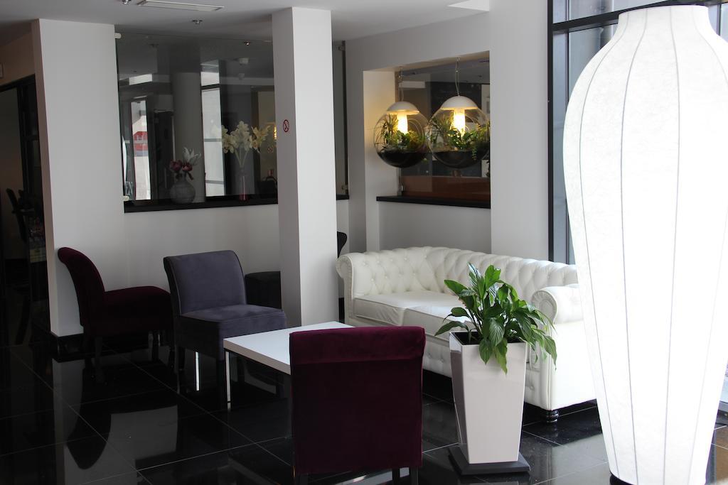 Kyriad Saint Quentin En Yvelines - Montigny Exterior photo